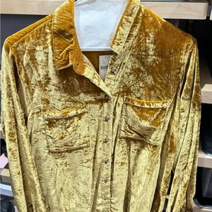 Crushed velvet gold button down shirt. Very comfortable and warm.